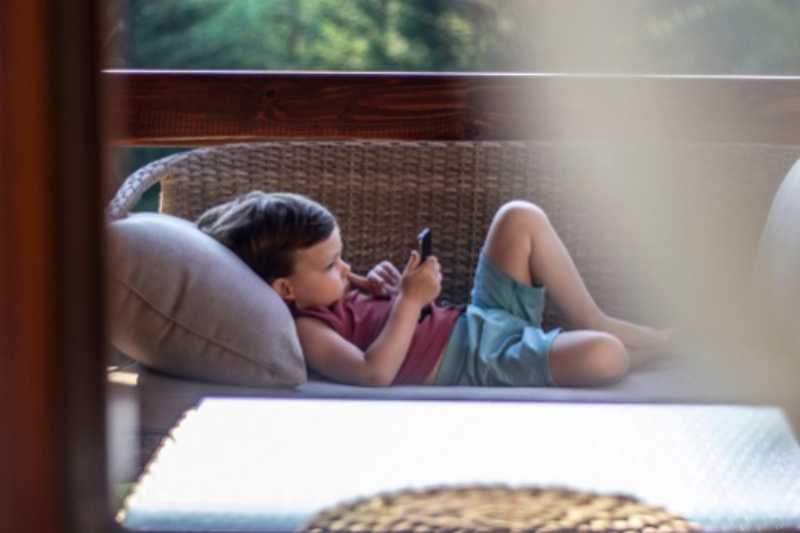 What to do to keep children away from cell phone addiction​